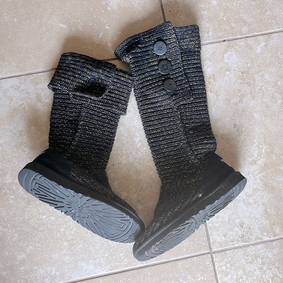 UGG Shoes - New UGG Sz 8 boots Black gold knit fold detail
